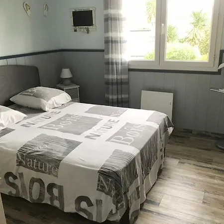 Biscarrosse-villa Classee 3 Etoiles, 4 Personnes, 2 Chambres, 2 Sdb, Entre Lacs Et Ocean, Grande Piscine Privee Ouverte En Saison Бискаррос
