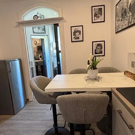Apartment Biscarrosse-villa Classee 3 Etoiles, 4 Personnes, 2 Chambres, 2 Sdb, Entre Lacs Et Ocean, Grande Piscine Privee Ouverte En Saison Biscarrosse