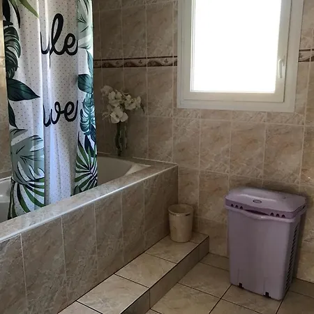 Biscarrosse-villa Classee 3 Etoiles, 4 Personnes, 2 Chambres, 2 Sdb, Entre Lacs Et Ocean, Grande Piscine Privee Ouverte En Saison Бискаррос