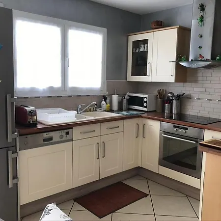 Biscarrosse-villa Classee 3 Etoiles, 4 Personnes, 2 Chambres, 2 Sdb, Entre Lacs Et Ocean, Grande Piscine Privee Ouverte En Saison Бискаррос