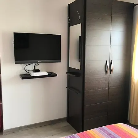 Biscarrosse-villa Classee 3 Etoiles, 4 Personnes, 2 Chambres, 2 Sdb, Entre Lacs Et Ocean, Grande Piscine Privee Ouverte En Saison Бискаррос