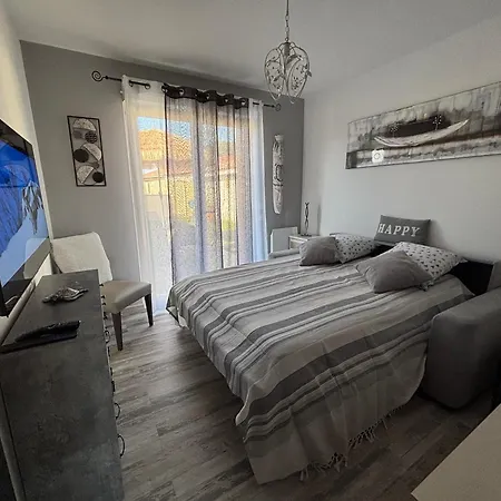 Biscarrosse-villa Classee 3 Etoiles, 4 Personnes, 2 Chambres, 2 Sdb, Entre Lacs Et Ocean, Grande Piscine Privee Ouverte En Saison *