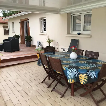 Апартаменты Biscarrosse-villa Classee 3 Etoiles, 4 Personnes, 2 Chambres, 2 Sdb, Entre Lacs Et Ocean, Grande Piscine Privee Ouverte En Saison Бискаррос