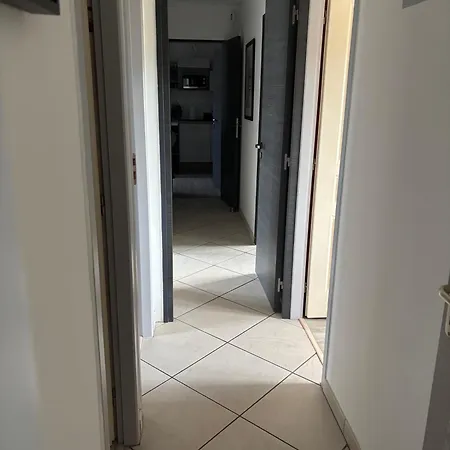 Biscarrosse-villa Classee 3 Etoiles, 4 Personnes, 2 Chambres, 2 Sdb, Entre Lacs Et Ocean, Grande Piscine Privee Ouverte En Saison Бискаррос